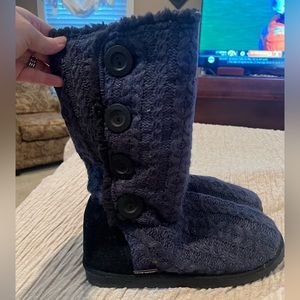 Muk Luks Navy Boot Size 10
